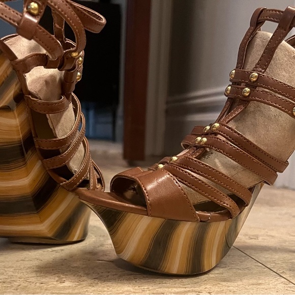 Brown and Gold Unique Platform Heels Size 9 - Picture 3 of 11